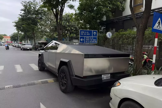 Xem Tesla Cybertruck 2024 hon 6 ty dong lan banh o Viet Nam-Hinh-7