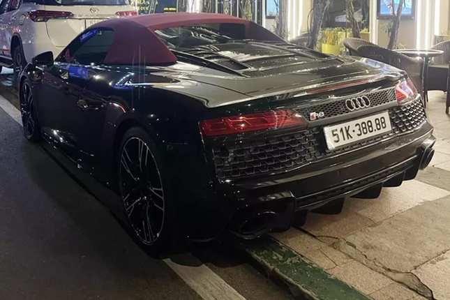 Can canh Audi R8 V10 Spyder bien “tu quy 8” dang tim chu nhan moi-Hinh-3