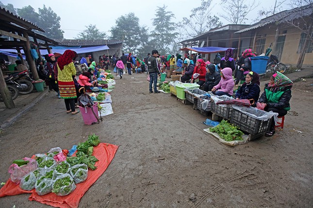 Can canh cho phien Ha Giang nhon nhip nhung ngay cuoi nam 2018