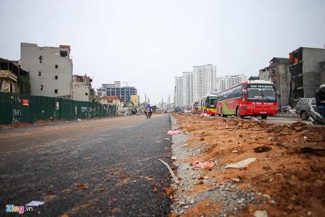 Nha sieu mong, ky di ben con duong nghin ty moi o Ha Noi