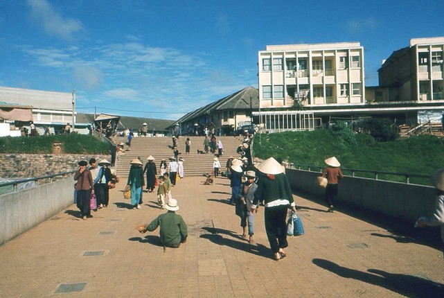 Hinh anh cho Da Lat xua binh di, vang khach du lich nua thap ky truoc-Hinh-3