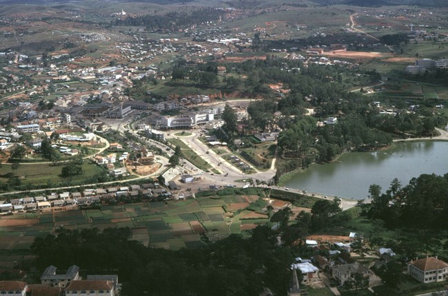 Hinh anh cho Da Lat xua binh di, vang khach du lich nua thap ky truoc