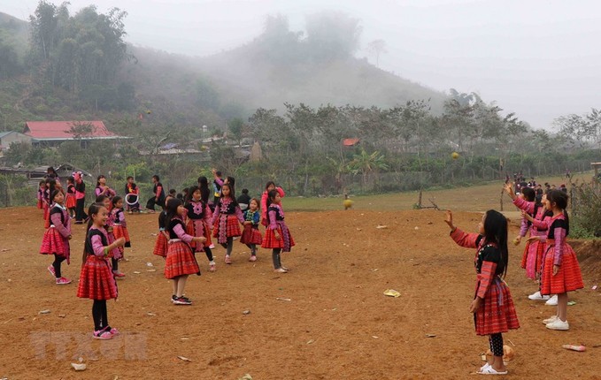 Kham pha dieu thu vi trong Tet truyen thong cua dong bao Mong-Hinh-12