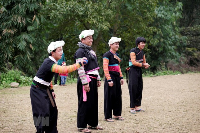 Kham pha dieu thu vi trong Tet truyen thong cua dong bao Mong-Hinh-5