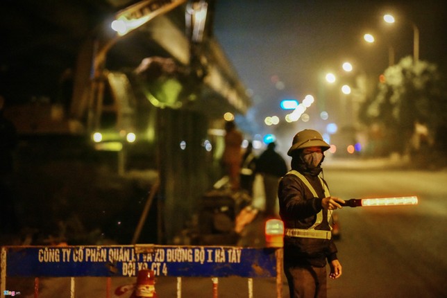 Trang dem rao duong, xen dai phan cach de chong un tac o Ha Noi-Hinh-7