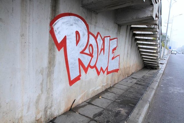 Ve graffiti tu phat tren duong tram ty o Ha Noi-Hinh-8