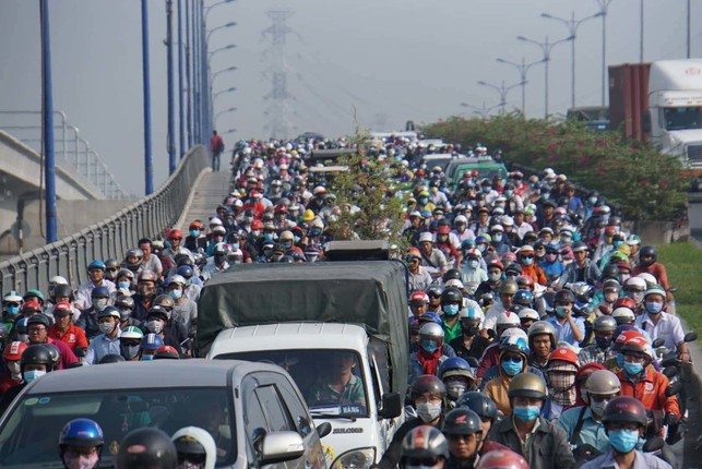 Cua ngo Sai Gon ket kinh hoang ngay can Tet, nghin nguoi tim loi thoat-Hinh-5