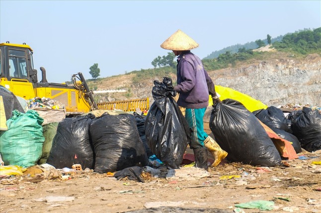 8/3 cua nhung phu nu muu sinh o bai rac lon nhat Da Nang-Hinh-10