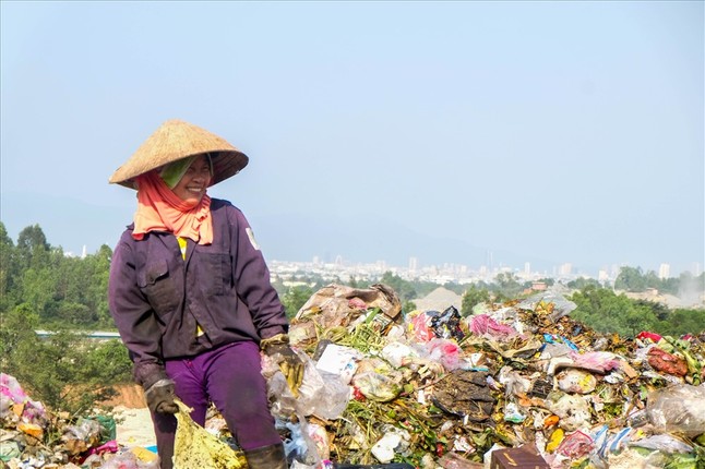 8/3 cua nhung phu nu muu sinh o bai rac lon nhat Da Nang-Hinh-13