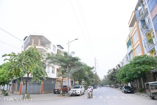 Hon 80 ngoi nha khu do thi Van Phu, Ha Noi bi sut lun nghiem trong, dan lo nom nop