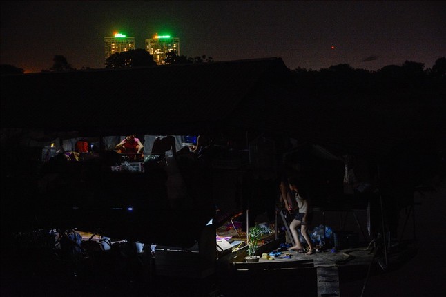 Cuoc song tren thuyen cua nguoi lao dong nhap cu tai Ha Noi-Hinh-5