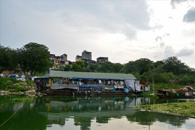 Cuoc song tren thuyen cua nguoi lao dong nhap cu tai Ha Noi