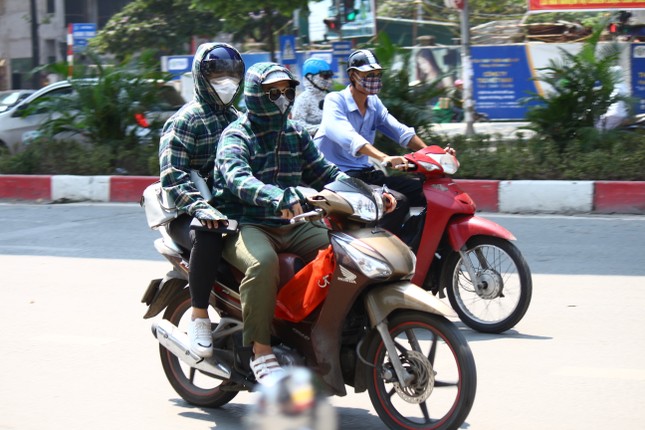 Anh: Muon kieu tranh nang nong cua nguoi dan Ha Noi-Hinh-3