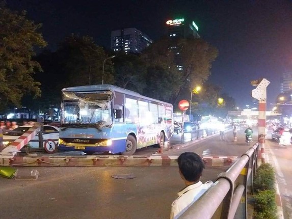 Ha Noi: Hang loat tai nan chet nguoi xay ra chi trong 1 dem-Hinh-4