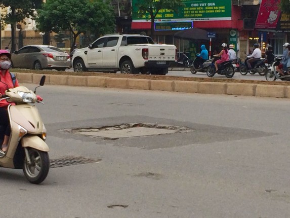 “Bay hiem” duong pho truc cho doat mang nguoi tham gia giao thong Ha Noi-Hinh-2