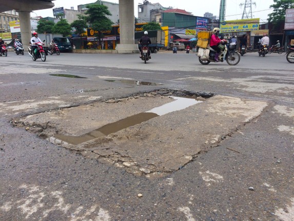 “Bay hiem” duong pho truc cho doat mang nguoi tham gia giao thong Ha Noi-Hinh-4