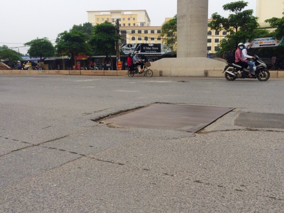 “Bay hiem” duong pho truc cho doat mang nguoi tham gia giao thong Ha Noi-Hinh-7