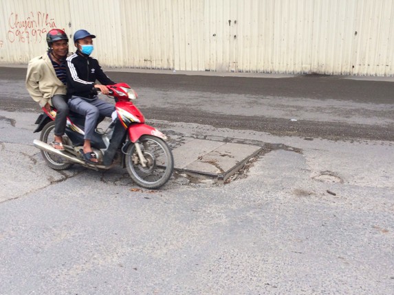 “Bay hiem” duong pho truc cho doat mang nguoi tham gia giao thong Ha Noi-Hinh-9