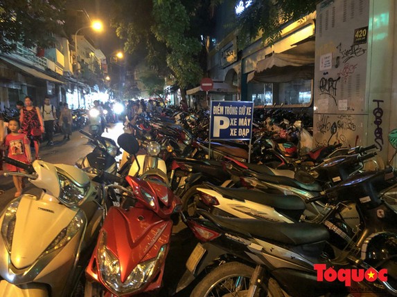 Ha Noi: Lan chiem via he, long duong thanh bai gui xe-Hinh-3