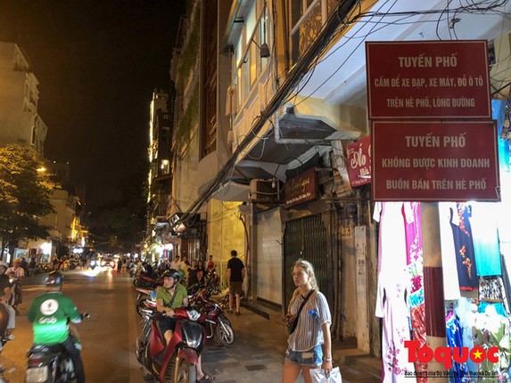 Ha Noi: Lan chiem via he, long duong thanh bai gui xe-Hinh-9