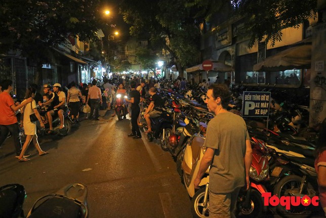 Ha Noi: Lan chiem via he, long duong thanh bai gui xe