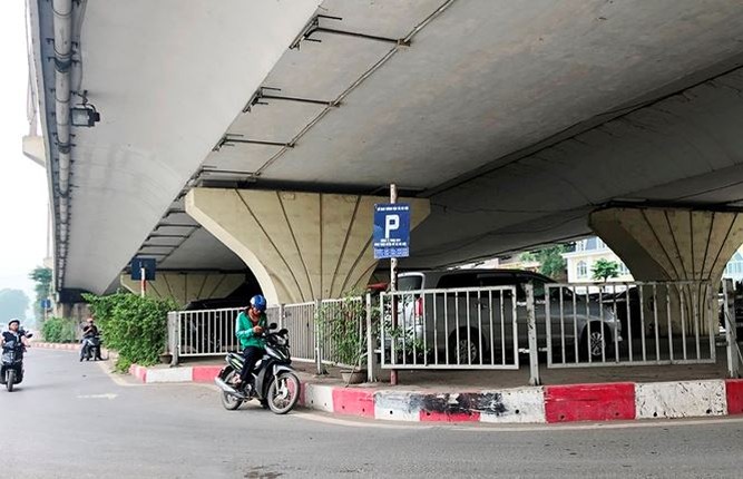 Bap chap yeu cau cua Bo GTVT,  bai trong xe gam cau Ha Noi van nhon nhip-Hinh-8