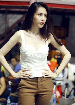 Bang hoang truoc 'than hinh co huong' cua Thuy Tien-Hinh-4