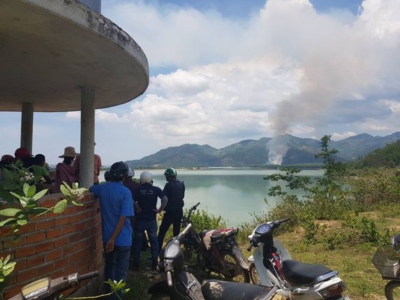 Anh: Lua chay ngun ngut tai hien truong may bay quan su roi o Khanh Hoa-Hinh-14