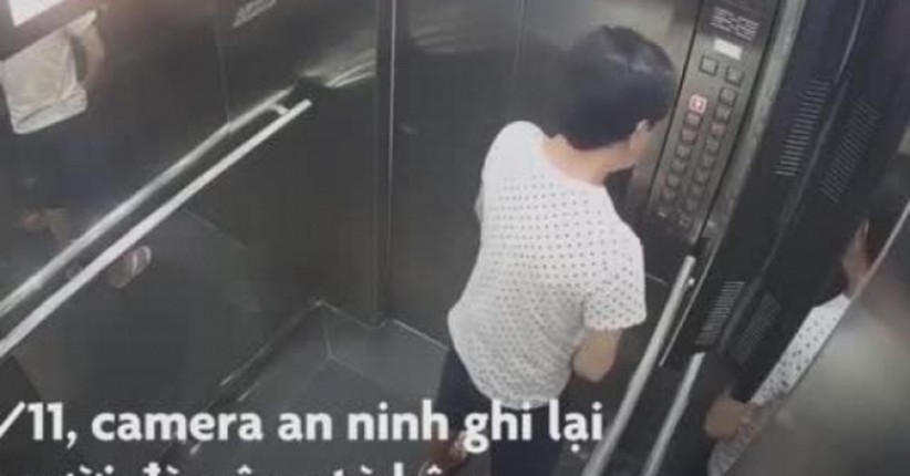 Nhung guong mat vo y thuc bien thang may chung cu thanh toilet-Hinh-3