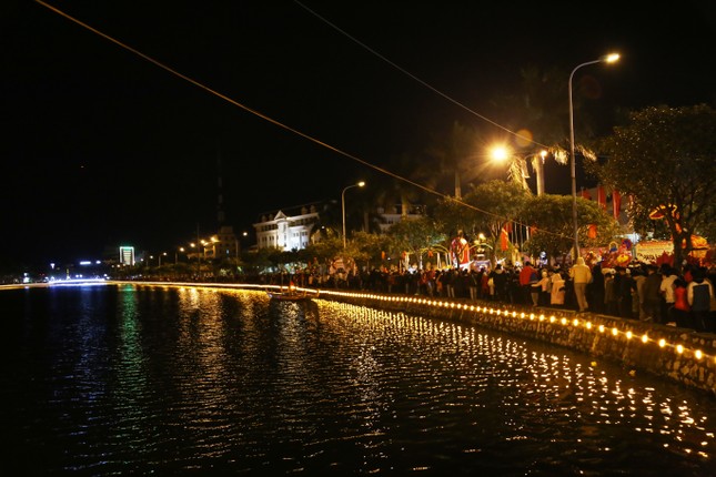 Anh: Hang nghin nguoi tham gia le hoi duong pho Carnaval Hai Duong-Hinh-21