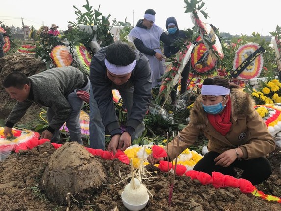 Hinh anh dau thuong tang le cac nan nhan vu tai nan o Hai Duong-Hinh-12