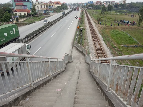 Tai nan o Hai Duong: Nhung hinh anh khiep so tren Quoc lo 5-Hinh-3