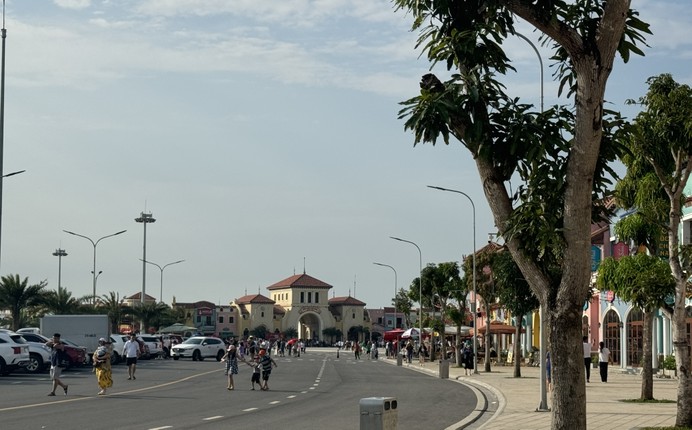 Nghe An: Bien Cua Lo hut khach dip le-Hinh-8