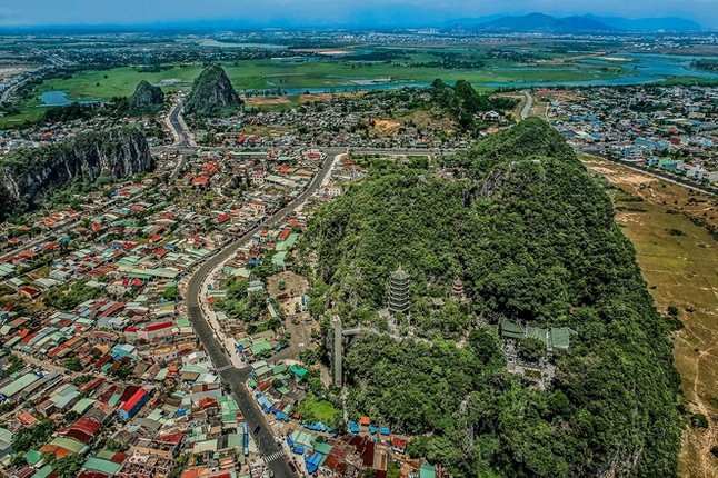 Ngu Hanh Son o thanh pho bien Da Nang co may ngon nui?