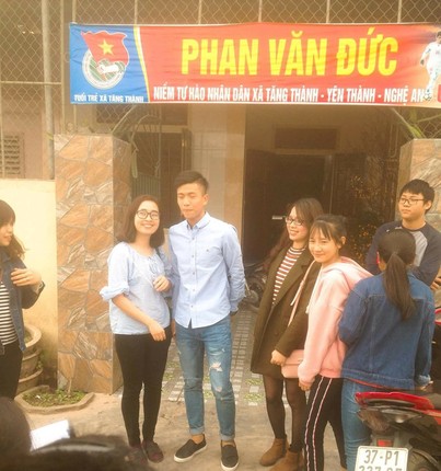 Bat mi trang phuc du xuan cua cac cau thu Viet Nam-Hinh-4