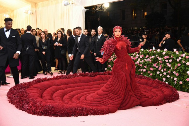 Choang voi loat trang phuc ky la “kho do” tai Met Gala 2019-Hinh-7