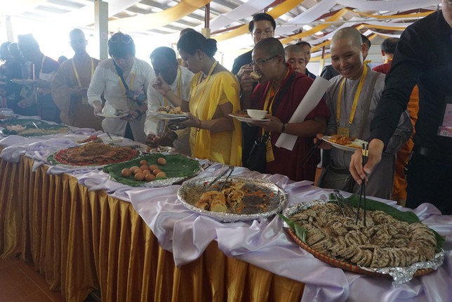 Cac khach moi cua Dai le Vesak 2019 an gi?-Hinh-8