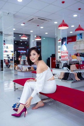 Tranh thu ngam gu thoi trang quyen ru cua co chi ca phim “Ve nha di con”-Hinh-9