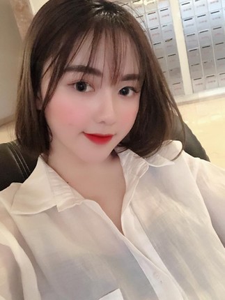 Chau gai Quang Cuon pho bay trang phuc sexy tren mang-Hinh-2