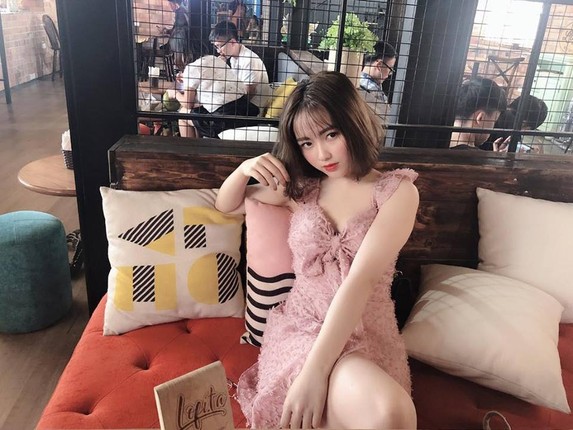 Chau gai Quang Cuon pho bay trang phuc sexy tren mang-Hinh-7