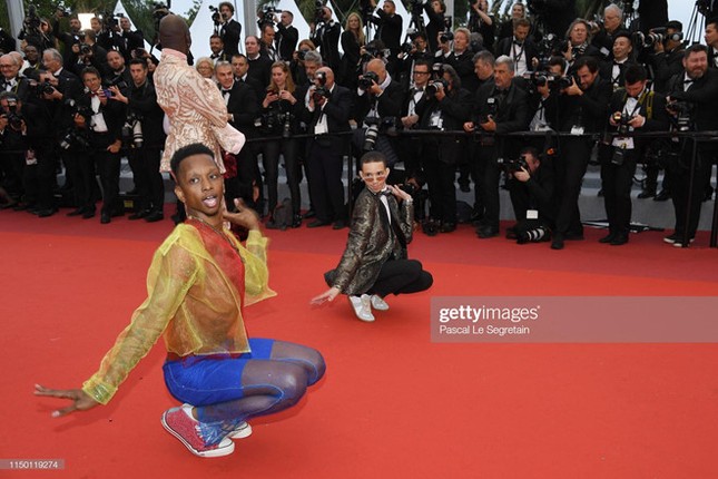 Het hon voi nhung 'pha thoi trang' lo lang, quai di cua sao nam tai LHP Cannes 2019-Hinh-2