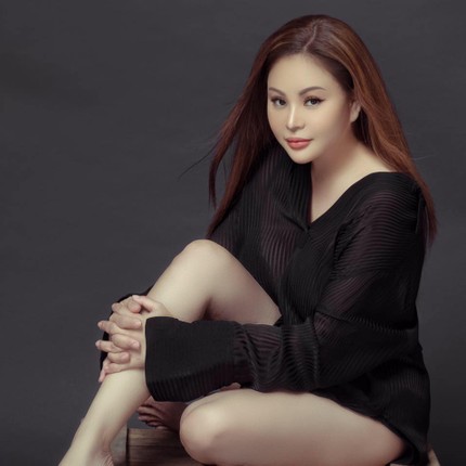 Phat 'sot' voi gu thoi trang nong bong, goi cam cua dien vien Le Giang-Hinh-2