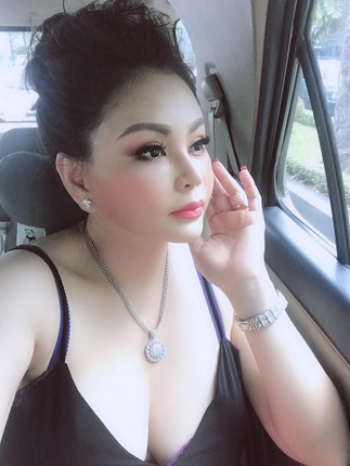Phat 'sot' voi gu thoi trang nong bong, goi cam cua dien vien Le Giang-Hinh-4