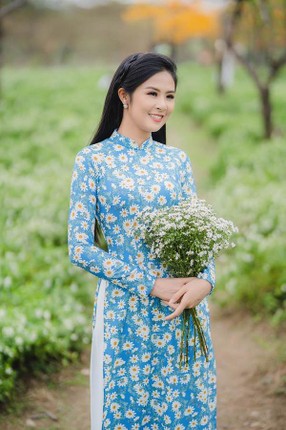 Sao viet tro nen diu dang trong ta ao dai ben cuc hoa mi-Hinh-6