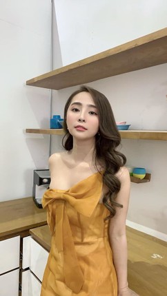 Thoi trang sexy cua 'gai nganh' Quynh Trinh duoc chi em san lung-Hinh-9