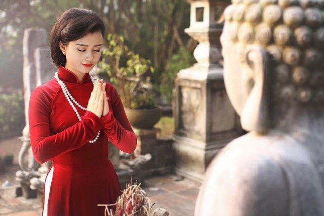 Cach chon ao dai di le chua dau nam vua kin dao vua thanh lich