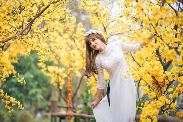 Nu DJ Ukraine van nong bong trong ta ao dai duyen dang-Hinh-12