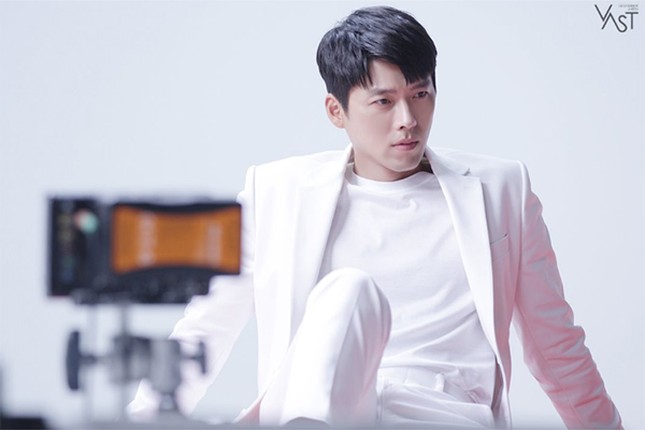 'Chet me' ve dep cua Hyun Bin, nam chinh 'Ha canh noi anh'-Hinh-7