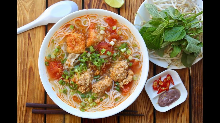 CNN binh chon Cao lau, Bun rieu vao top mon ngon nhat Chau A-Hinh-2