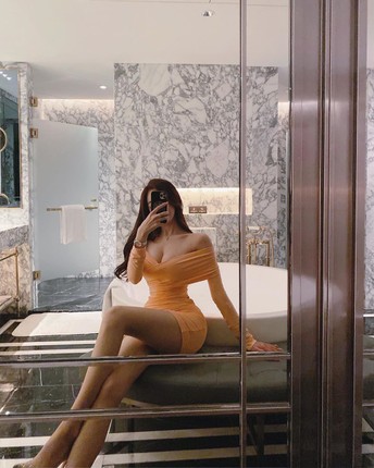 Gu thoi trang cuc sexy cua nu CEO hotgirl-Hinh-5